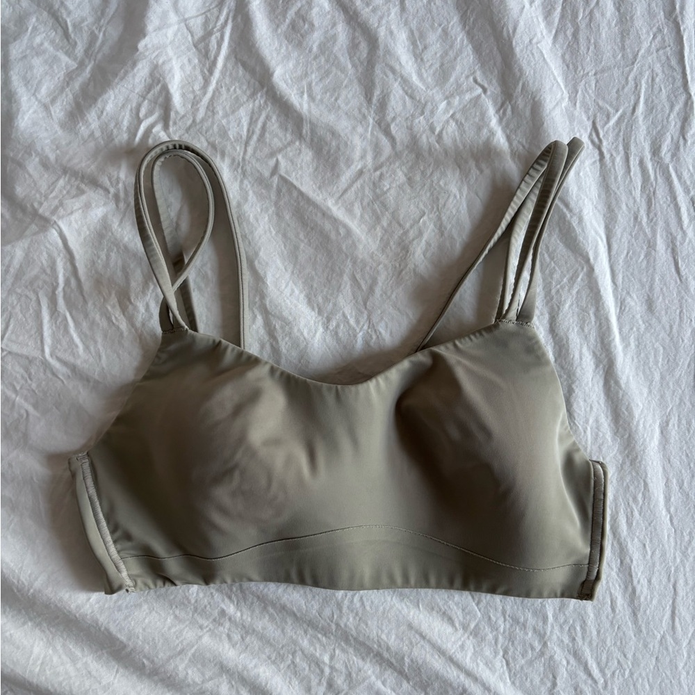 Lululemon like a cloud bra